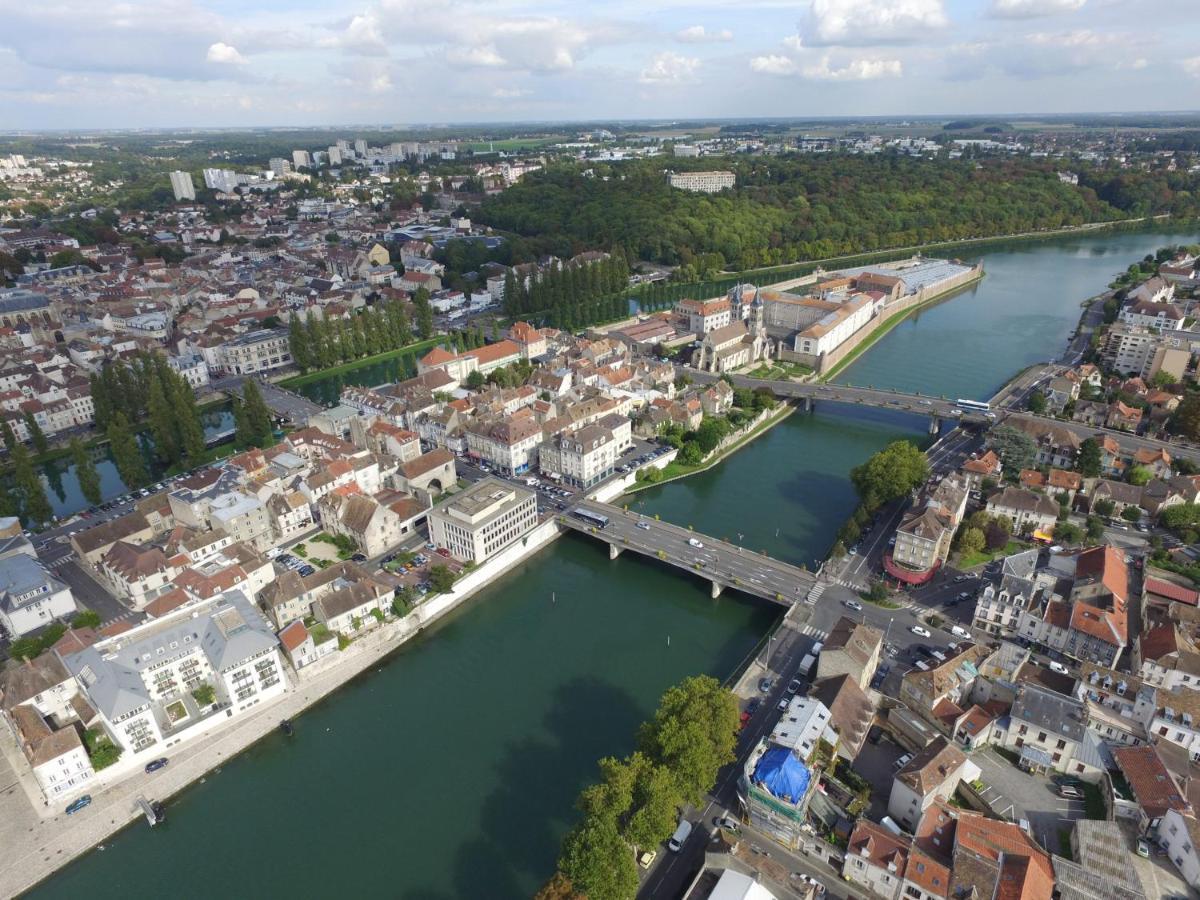 Apartamento Le Petit Melun Exterior foto